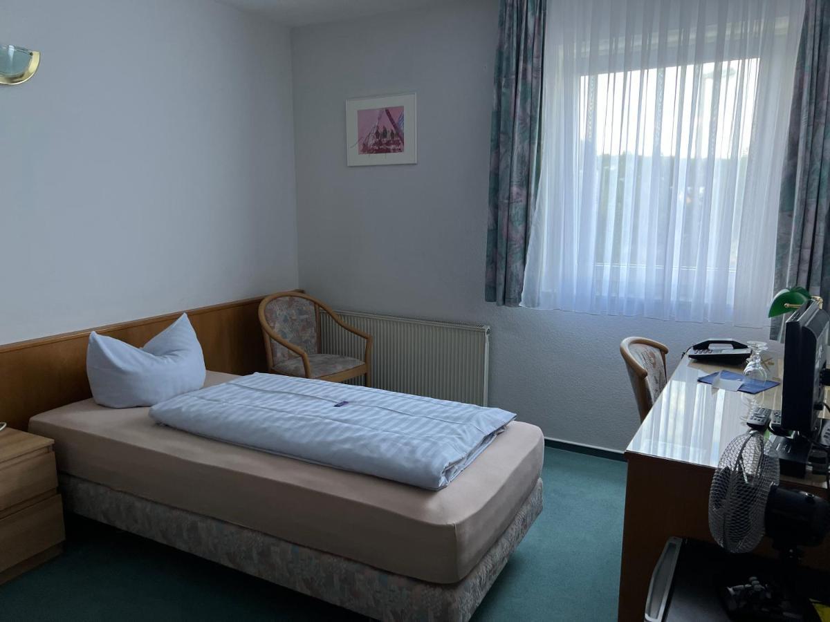 Niebuhrs Hotel Friedrichsdorf Room photo